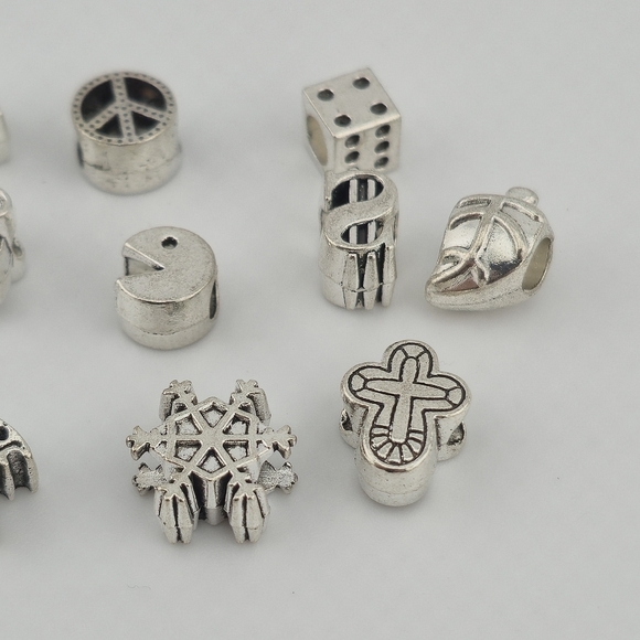 11pc Silver Tone Bead Lot w/ Dice Cross Peace Star Skull Snowflake - Picture 4 of 4